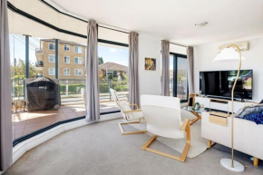 The Wellington - A Beachside Balcony Haven